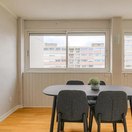 Lumineux Et Calme Avec Parking Gratuit Apartment
